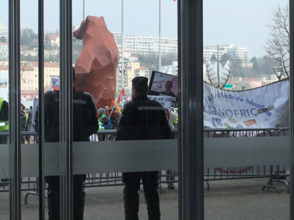 Sanofi researchers demonstrate at Biovision to save their jobs (Photo Credit: Catherine Saez, IP-Watch)