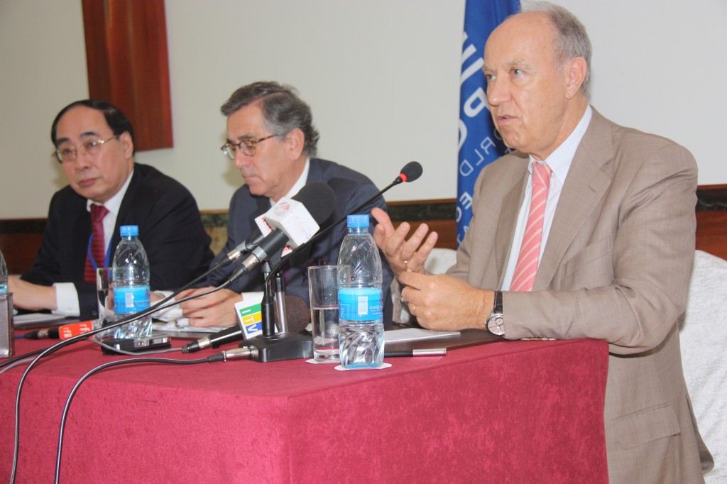 From left to right: Wu Hongbo, Néstor Osorio, Francis Gurry (Photo Credit: Zainul Mzige)