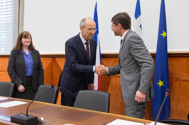 France Ambassador after signing the Marrakesh Treaty and WIPO Director General © WIPO 2014. Photo: Emmanuel Berrod