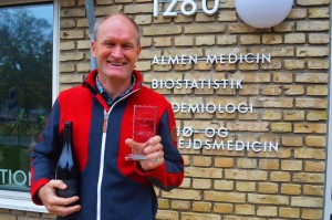 Prof. Per Kallestrup (Aarhus University) receiving the Access to Medicines prize for his commitment to research aimed at addressing global health needs and access to healthcare