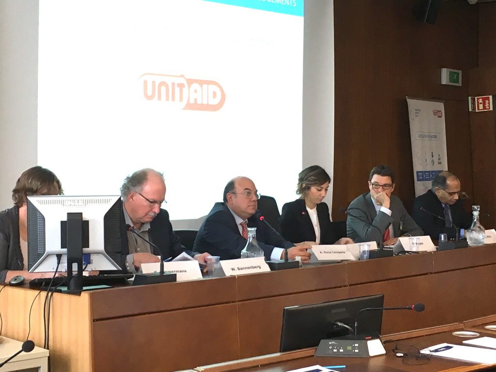 from left: Timmermans (behind computer), Bannenberg, Roca Campañá, Volpe, Beyer, Dixit